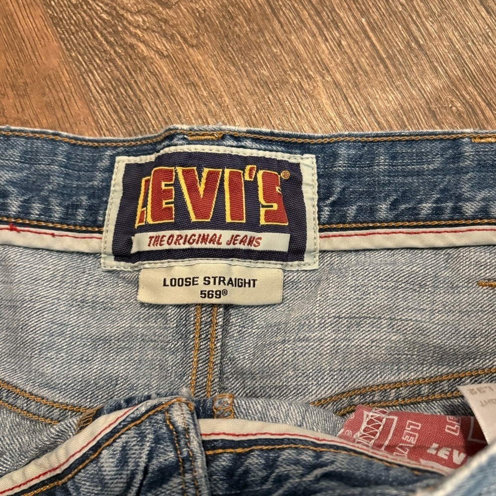 Levi's Light Blue Relaxed Jeans - Picture 3 of 5